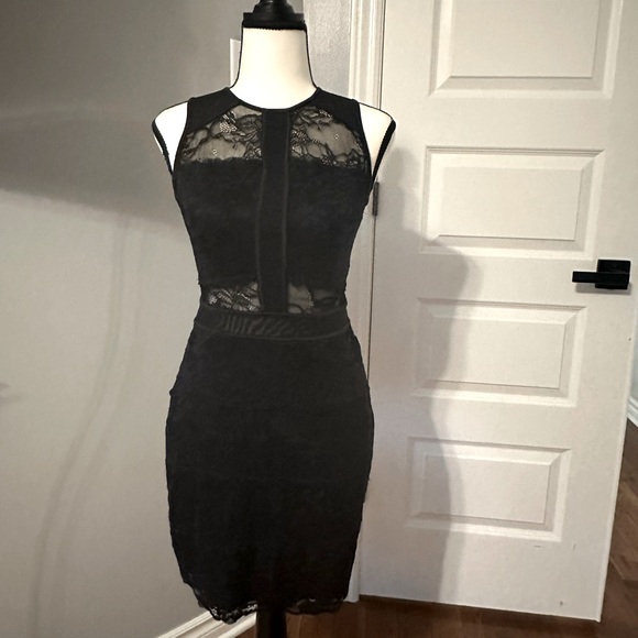 Guess lace stretch mini dress - Picture 1 of 3